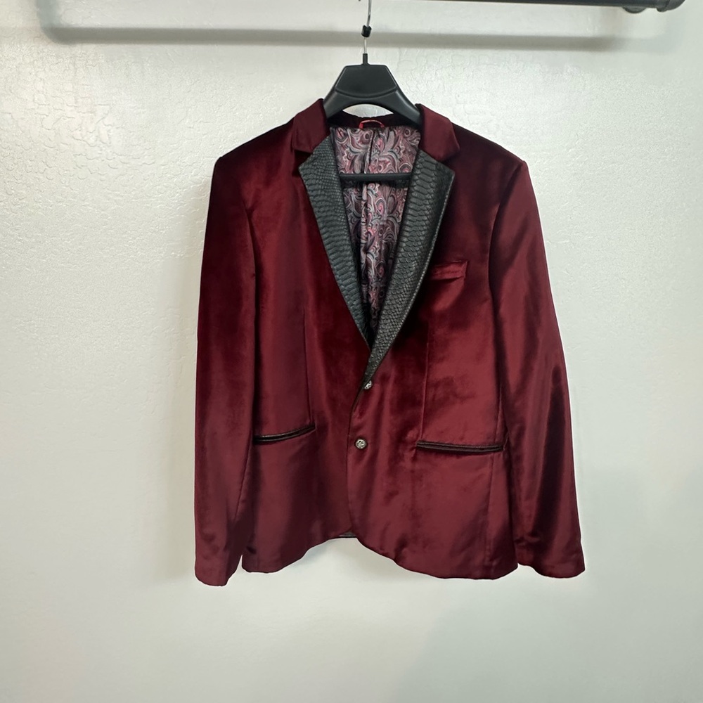Elegant Burgundy Velvet Blazer